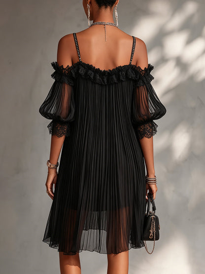 Livia | Schwarzes schulterfreies Chiffon-Minikleid mit Spitzenbesatz
